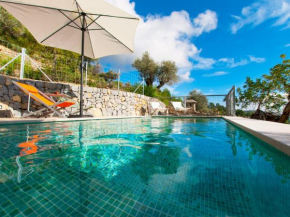 Villa Mancor Pool & Mountain Views